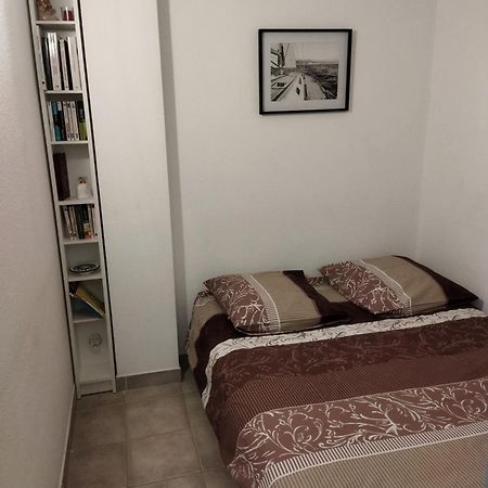 Sanary Sur Mer Appartement 30M2 T2 Avec Terrasse Piscine 10Min A Pied De La Plage Экстерьер фото