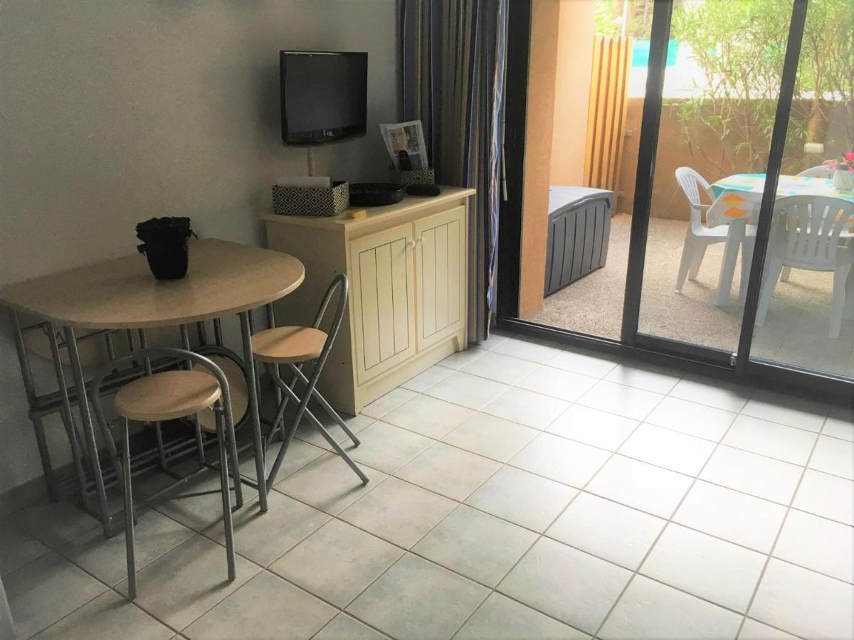 Sanary Sur Mer Appartement 30M2 T2 Avec Terrasse Piscine 10Min A Pied De La Plage Экстерьер фото
