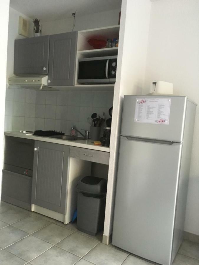 Sanary Sur Mer Appartement 30M2 T2 Avec Terrasse Piscine 10Min A Pied De La Plage Экстерьер фото
