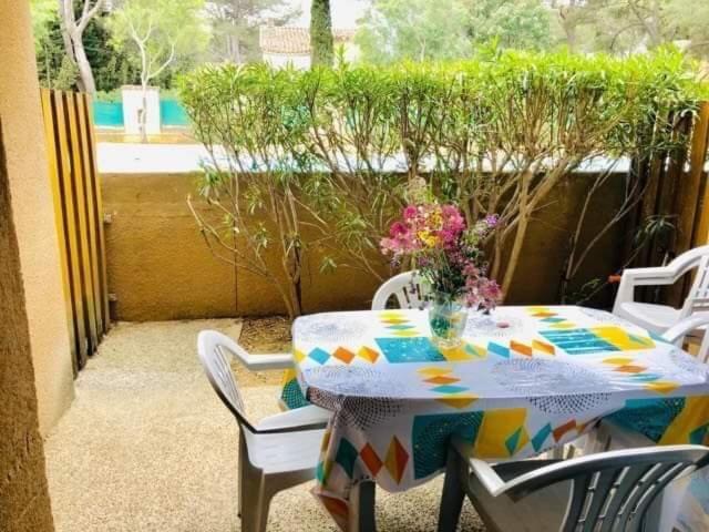 Sanary Sur Mer Appartement 30M2 T2 Avec Terrasse Piscine 10Min A Pied De La Plage Экстерьер фото
