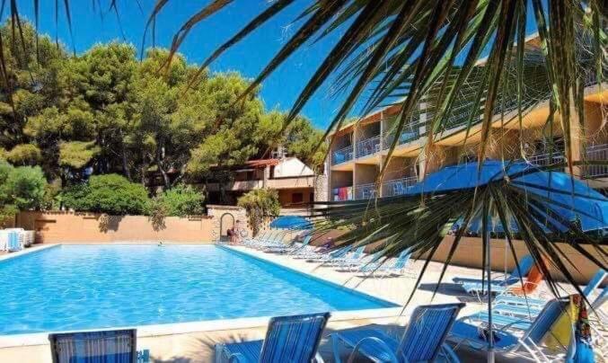 Sanary Sur Mer Appartement 30M2 T2 Avec Terrasse Piscine 10Min A Pied De La Plage Экстерьер фото